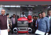 Mahindra unveils CNG Tractor at Agrovision Nagpur