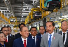 Indonesian President visits Vinfast manufacturing complex