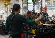 Daimler Truck North America provides second life to commercial vehicle batteries