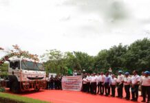 Tata Motors celebrates 900,000th vehicle rollout from its Lucknow plant