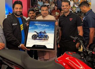 Union Minister Nitin Gadkari inaugurates Ultraviolette’s 40th Experience Centre in Nagpur