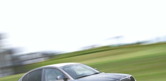 Škoda Superb marks 25 years of comfort, space and technology